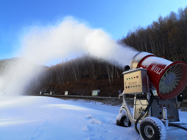 諾泰克雪狼造雪機_人工造雪機_造雪機廠家